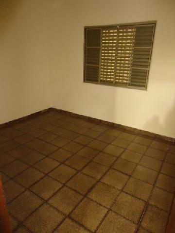 Alugar Casas / Padrão em Ribeirão Preto R$ 950,00 - Foto 3