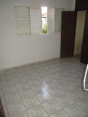 Alugar Casas / Padrão em Ribeirão Preto R$ 500,00 - Foto 2