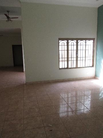 Alugar Casas / Padrão em Ribeirão Preto R$ 2.200,00 - Foto 4