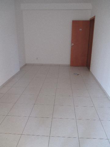 Alugar Apartamentos / Padrão em Ribeirão Preto R$ 1.800,00 - Foto 1