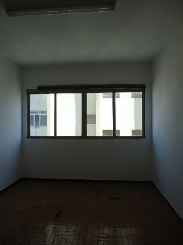 Alugar Apartamentos / Padrão em Ribeirão Preto R$ 800,00 - Foto 1