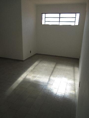 Alugar Apartamentos / Padrão em Ribeirão Preto R$ 700,00 - Foto 1