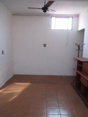 Alugar Casas / Padrão em Ribeirão Preto. apenas R$ 600,00