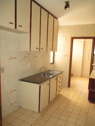 Alugar Apartamentos / Padrão em Ribeirão Preto R$ 900,00 - Foto 3