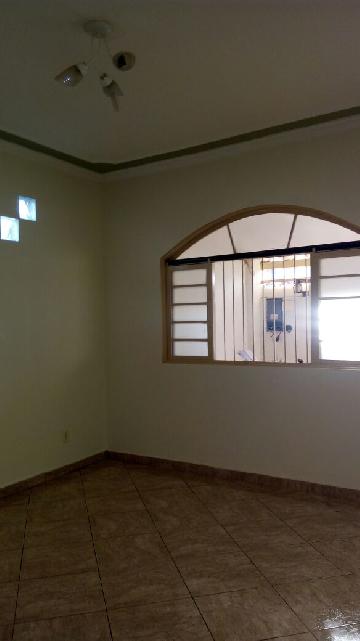 Alugar Casas / Padrão em Ribeirão Preto R$ 1.200,00 - Foto 3