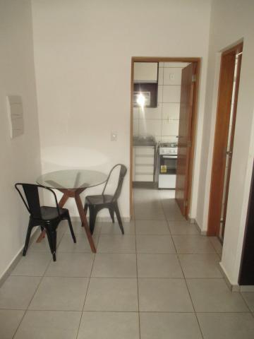 Alugar Apartamentos / Padrão em Ribeirão Preto R$ 850,00 - Foto 2