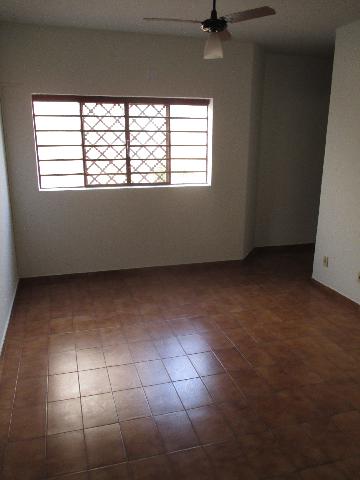 Alugar Apartamentos / Padrão em Ribeirão Preto R$ 800,00 - Foto 1