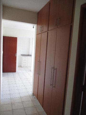 Alugar Apartamentos / Padrão em Ribeirão Preto R$ 750,00 - Foto 2