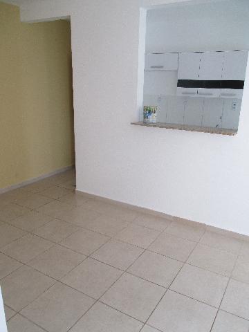 Alugar Apartamentos / Padrão em Ribeirão Preto R$ 680,00 - Foto 1