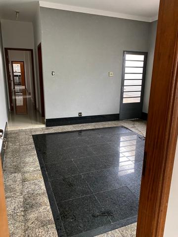 Alugar Casas / Padrão em Ribeirão Preto R$ 2.300,00 - Foto 2