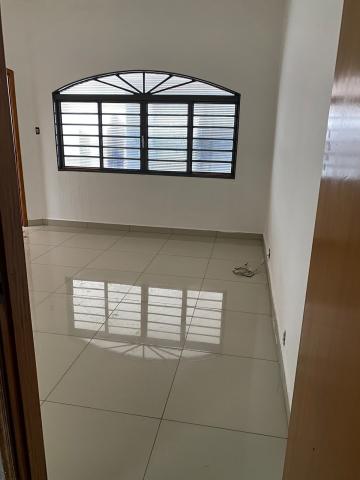 Alugar Casas / Padrão em Ribeirão Preto R$ 2.300,00 - Foto 1