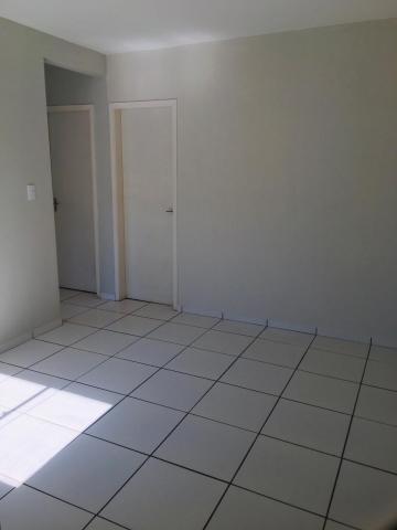 Alugar Apartamentos / Padrão em Ribeirão Preto R$ 800,00 - Foto 2