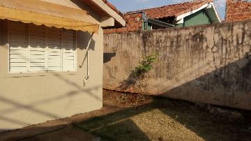 Alugar Casas / Padrão em Ribeirão Preto R$ 650,00 - Foto 1