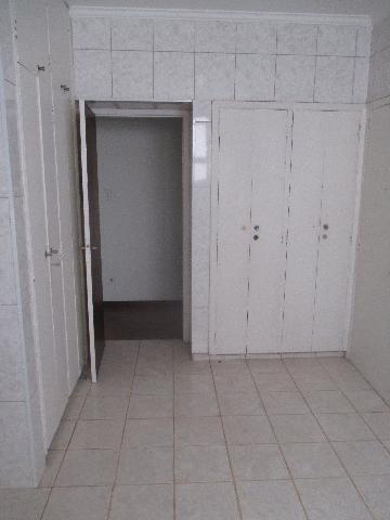 Alugar Apartamentos / Padrão em Ribeirão Preto R$ 800,00 - Foto 4