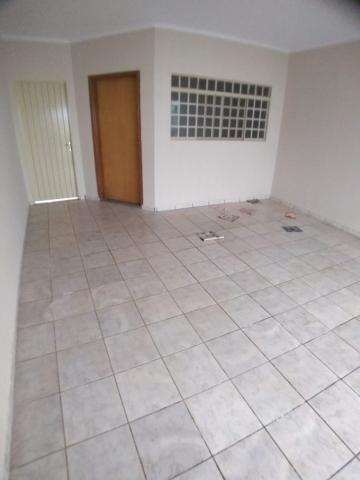 Alugar Casas / Padrão em Ribeirão Preto R$ 900,00 - Foto 2
