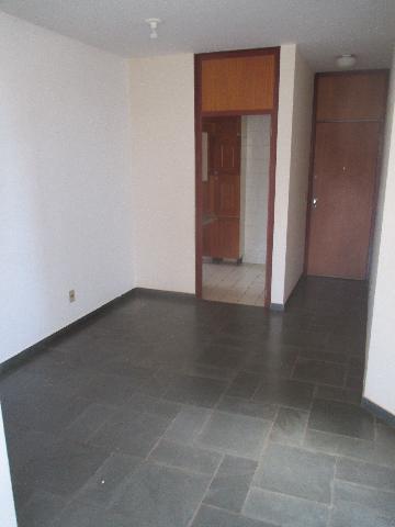 Alugar Apartamentos / Padrão em Ribeirão Preto R$ 950,00 - Foto 2