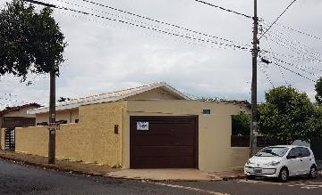 Alugar Casas / Padrão em Ribeirão Preto. apenas R$ 950,00