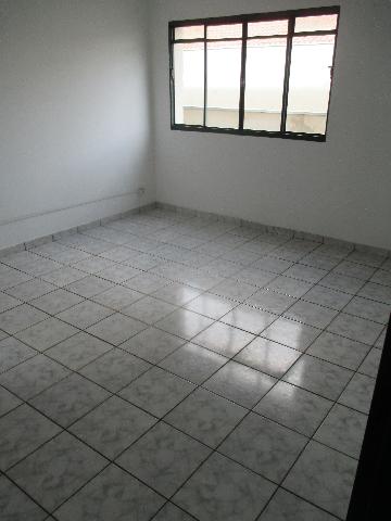 Alugar Apartamentos / Padrão em Ribeirão Preto R$ 750,00 - Foto 1