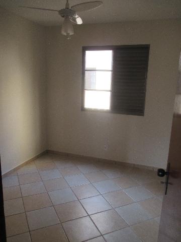 Alugar Apartamentos / Padrão em Ribeirão Preto R$ 800,00 - Foto 2