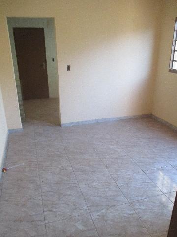 Alugar Casas / Padrão em Ribeirão Preto R$ 650,00 - Foto 2