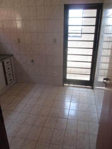 Alugar Apartamentos / Padrão em Ribeirão Preto R$ 670,00 - Foto 4