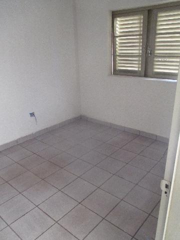 Alugar Casas / Padrão em Ribeirão Preto R$ 1.000,00 - Foto 3