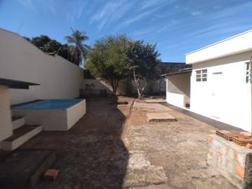 Alugar Casas / Padrão em Ribeirão Preto R$ 1.400,00 - Foto 3