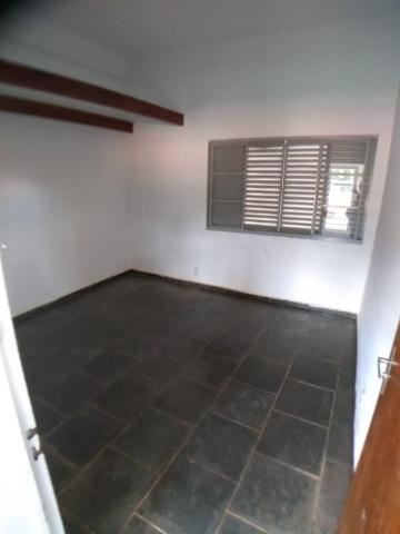 Alugar Casas / Padrão em Ribeirão Preto. apenas R$ 550,00
