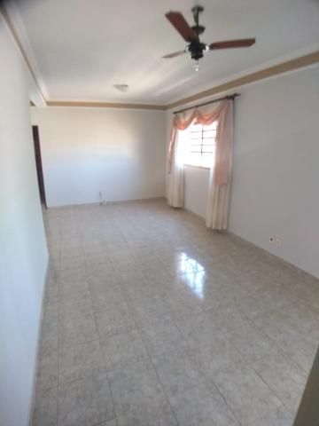 Alugar Apartamentos / Padrão em Ribeirão Preto R$ 900,00 - Foto 1