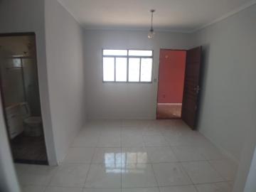 Alugar Casas / Padrão em Ribeirão Preto R$ 700,00 - Foto 3