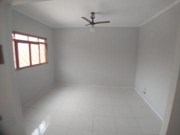 Alugar Casas / Padrão em Ribeirão Preto R$ 700,00 - Foto 2