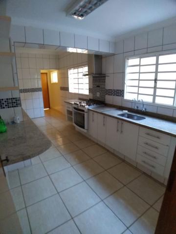 Alugar Casas / Padrão em Ribeirão Preto R$ 2.800,00 - Foto 18