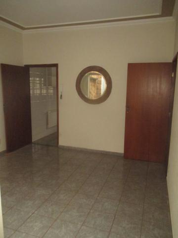 Alugar Casas / Padrão em Ribeirão Preto R$ 2.000,00 - Foto 3