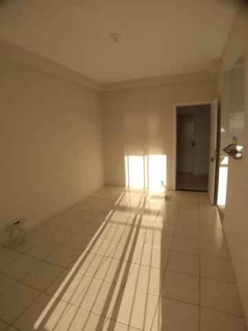 Alugar Apartamentos / Padrão em Ribeirão Preto R$ 860,00 - Foto 3