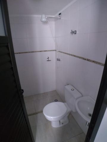 Alugar Apartamentos / Padrão em Ribeirão Preto R$ 1.800,00 - Foto 11