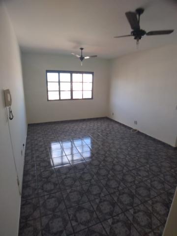 Alugar Apartamentos / Padrão em Ribeirão Preto R$ 600,00 - Foto 1