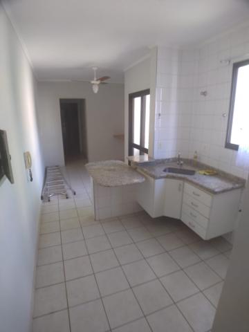 Alugar Apartamentos / Padrão em Ribeirão Preto R$ 700,00 - Foto 2