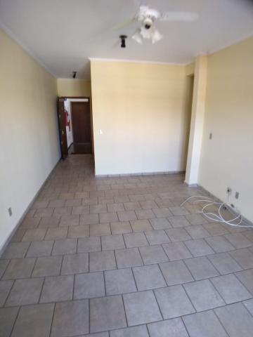 Alugar Apartamentos / Padrão em Ribeirão Preto R$ 980,00 - Foto 3