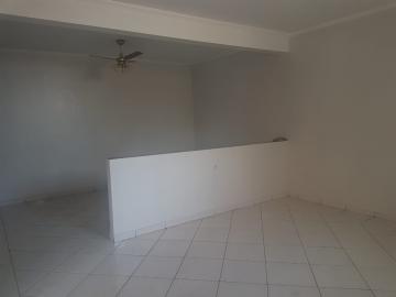 Alugar Casas / Padrão em Ribeirão Preto R$ 1.700,00 - Foto 1