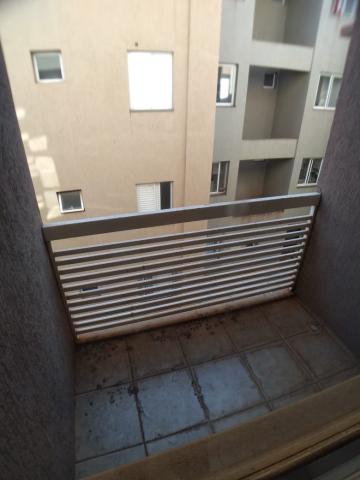 Alugar Apartamentos / Padrão em Ribeirão Preto R$ 1.000,00 - Foto 3