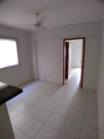 Alugar Apartamentos / Padrão em Ribeirão Preto R$ 800,00 - Foto 1