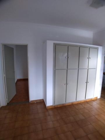 Alugar Casas / Padrão em Ribeirão Preto R$ 750,00 - Foto 4