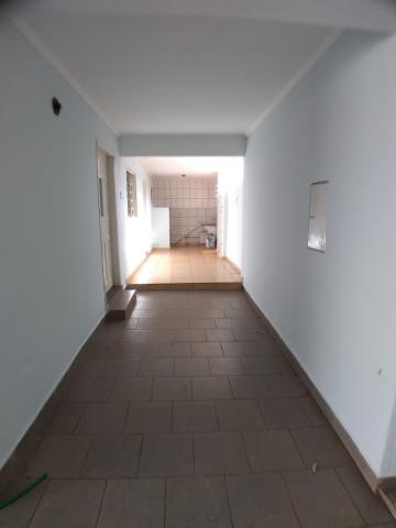 Alugar Casas / Padrão em Ribeirão Preto R$ 750,00 - Foto 3