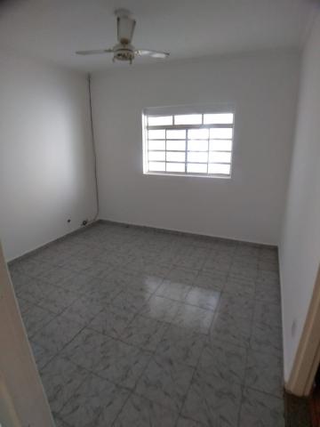 Alugar Casas / Padrão em Ribeirão Preto R$ 750,00 - Foto 9