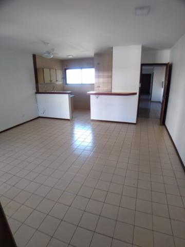 Alugar Apartamentos / Padrão em Ribeirão Preto R$ 750,00 - Foto 3