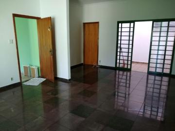 Alugar Casas / Padrão em Ribeirão Preto R$ 1.900,00 - Foto 3