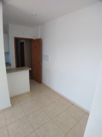 Alugar Apartamentos / Padrão em Ribeirão Preto R$ 750,00 - Foto 1