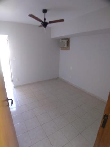 Alugar Apartamentos / Padrão em Ribeirão Preto R$ 750,00 - Foto 2