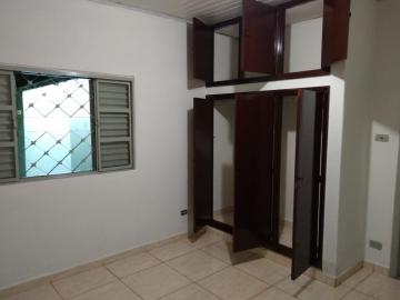 Alugar Casas / Padrão em Ribeirão Preto R$ 800,00 - Foto 8