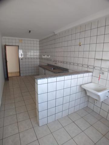 Alugar Apartamentos / Padrão em Ribeirão Preto R$ 720,00 - Foto 4